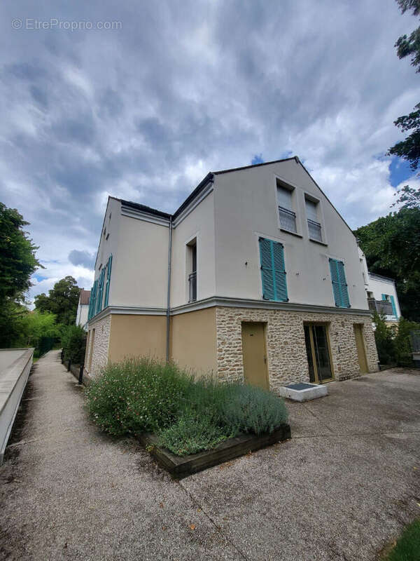 Appartement à LE MESNIL-LE-ROI