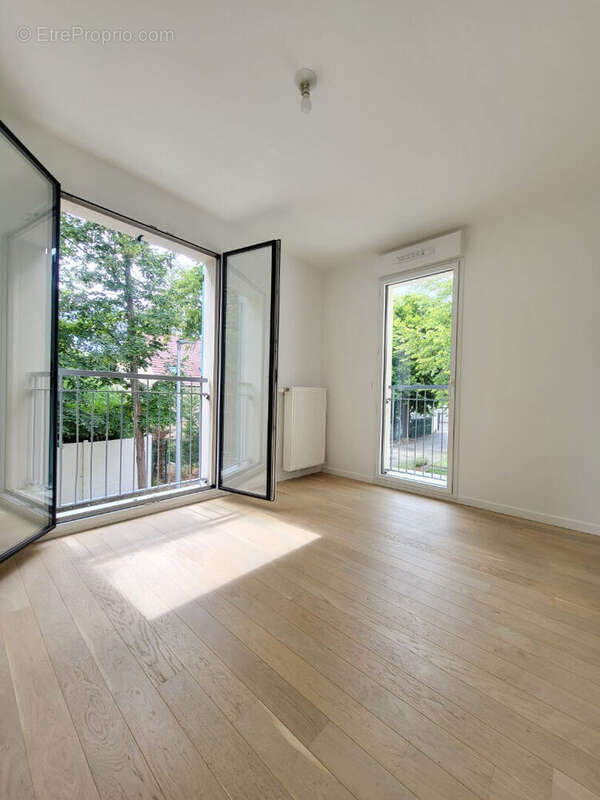 Appartement à LE MESNIL-LE-ROI