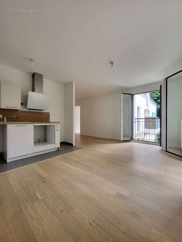 Appartement à LE MESNIL-LE-ROI