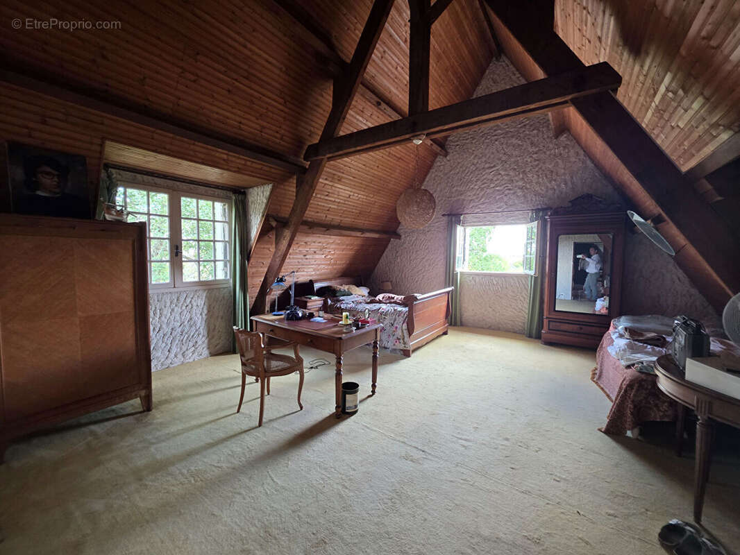 Maison à AZAY-LE-FERRON