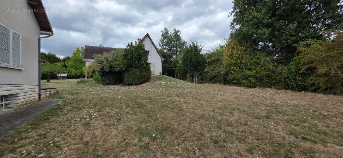 Maison à AZAY-LE-FERRON