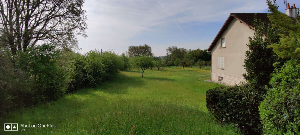 Maison à AZAY-LE-FERRON