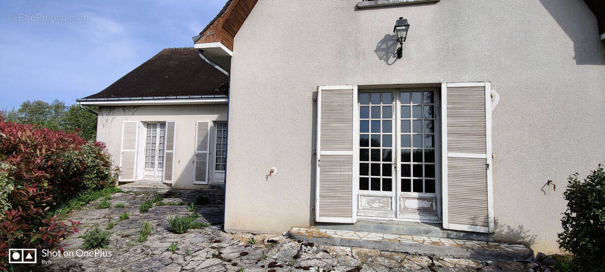 Maison à AZAY-LE-FERRON