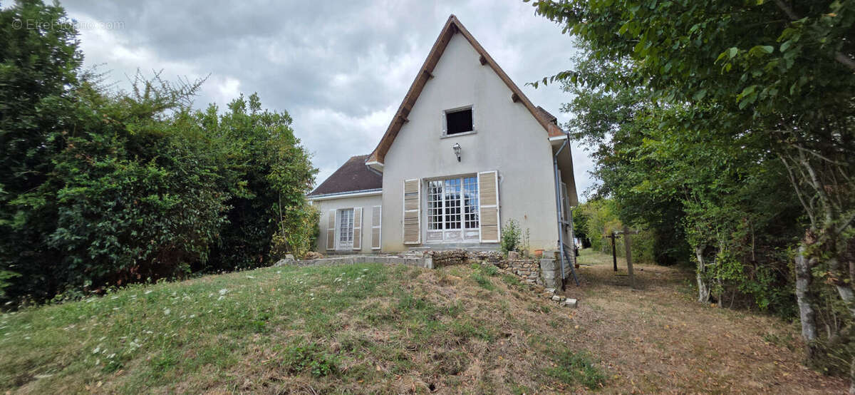 Maison à AZAY-LE-FERRON