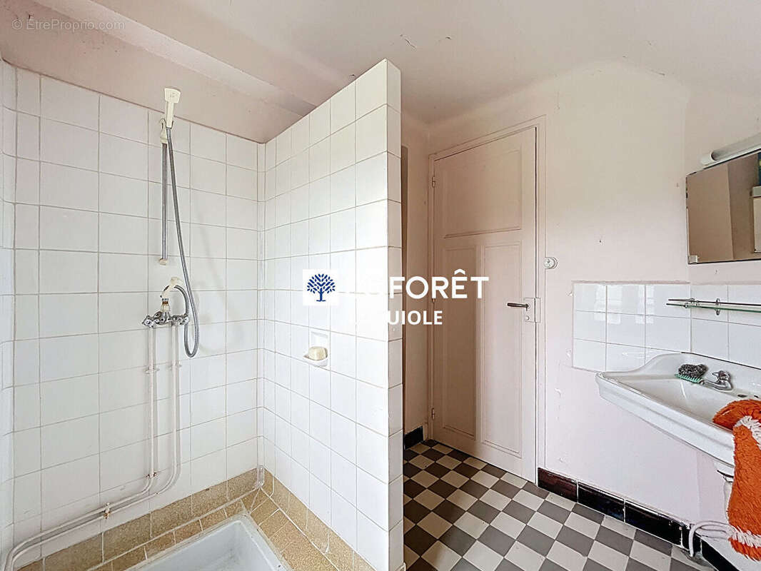 Maison à SAINTE-GENEVIEVE-SUR-ARGENCE