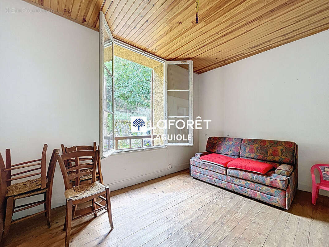 Maison à SAINTE-GENEVIEVE-SUR-ARGENCE