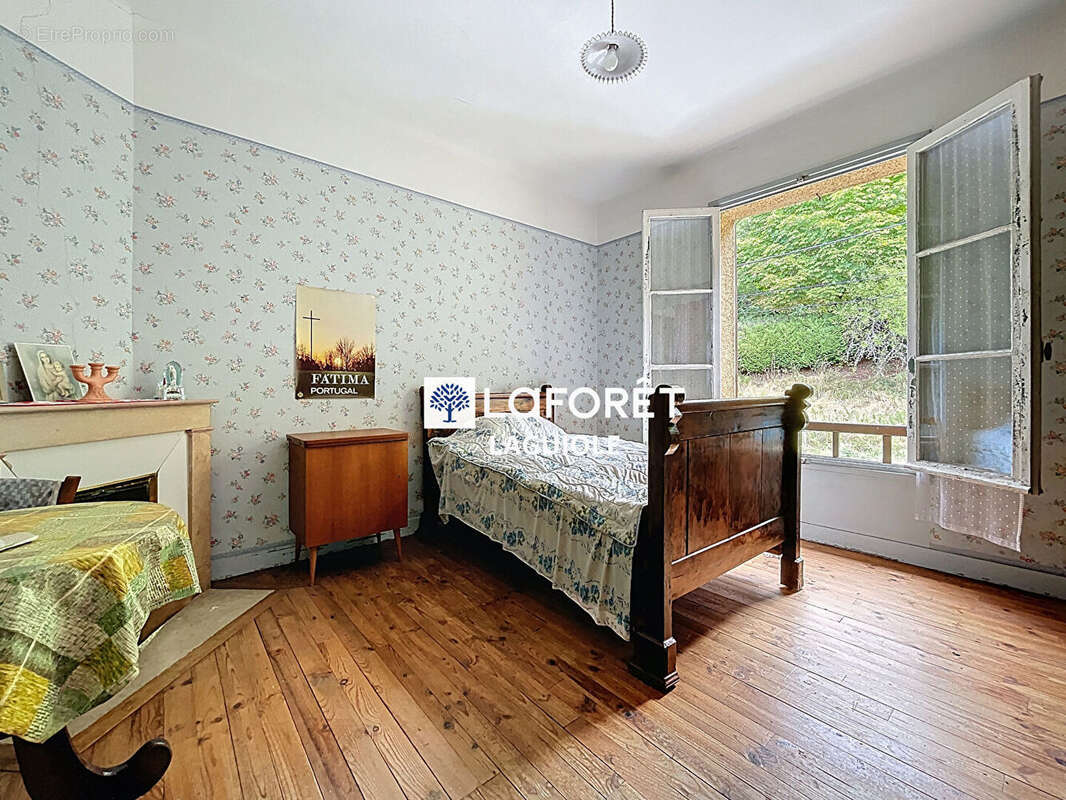 Maison à SAINTE-GENEVIEVE-SUR-ARGENCE