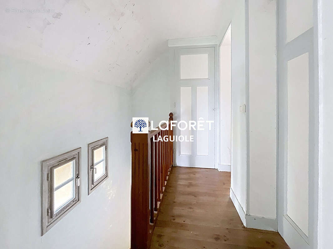 Maison à SAINTE-GENEVIEVE-SUR-ARGENCE