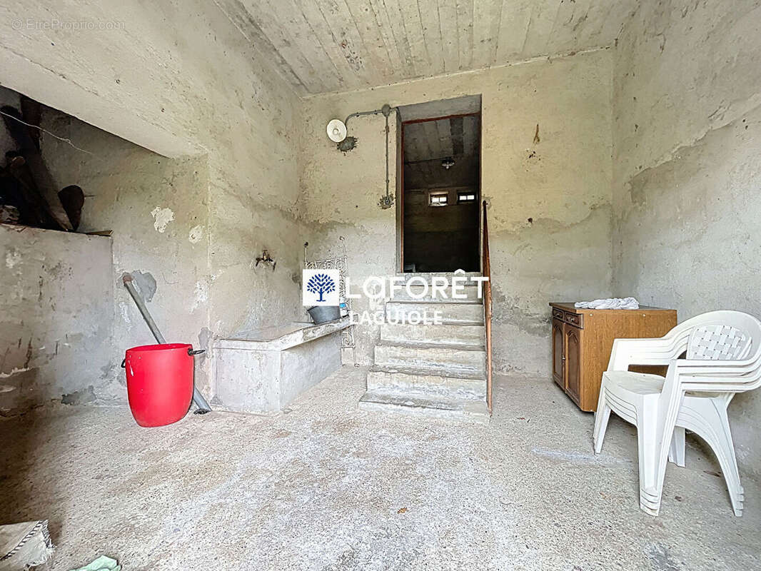 Maison à SAINTE-GENEVIEVE-SUR-ARGENCE