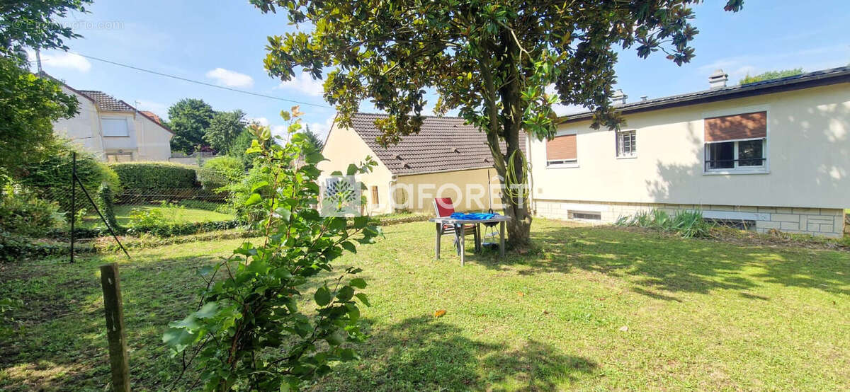 Maison à LE THILLAY