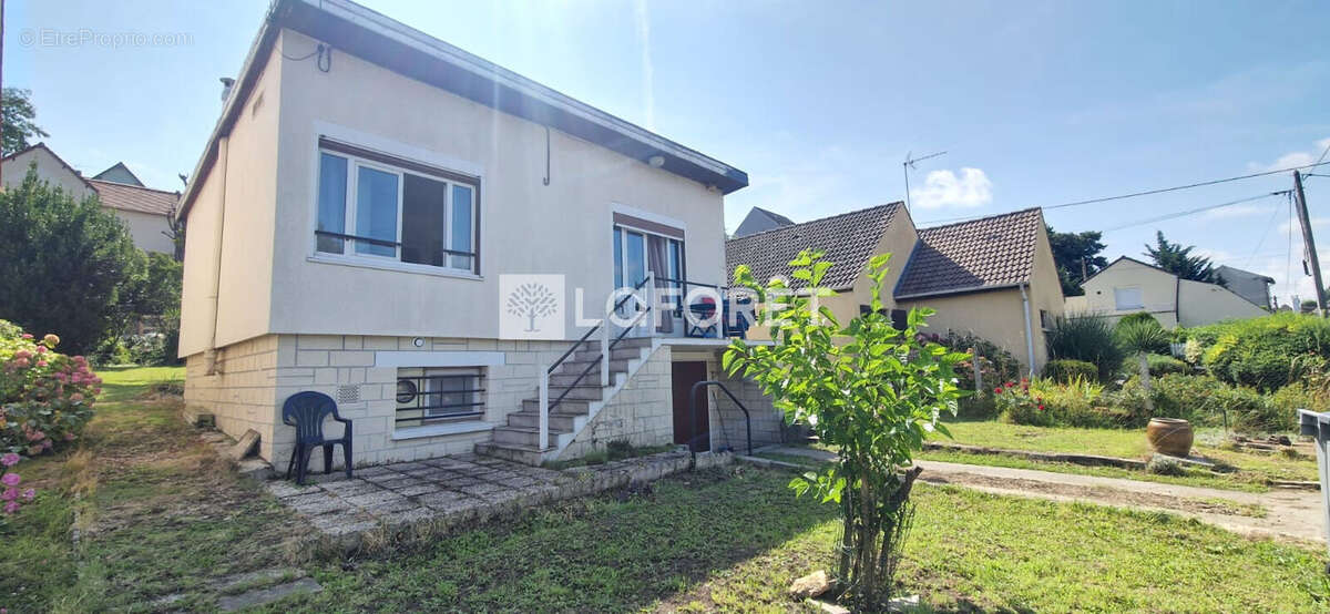 Maison à LE THILLAY