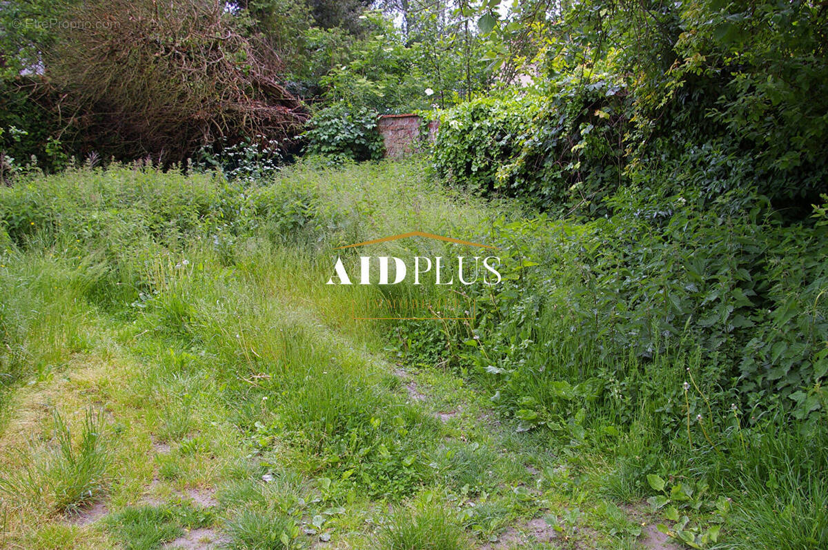 Terrain à SAINT-LEU-LA-FORET