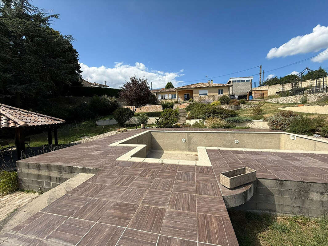 Maison à SAINT-JEAN-DE-MUZOLS