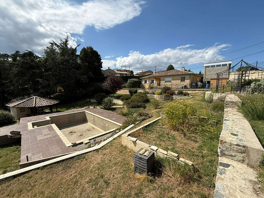 Maison à SAINT-JEAN-DE-MUZOLS