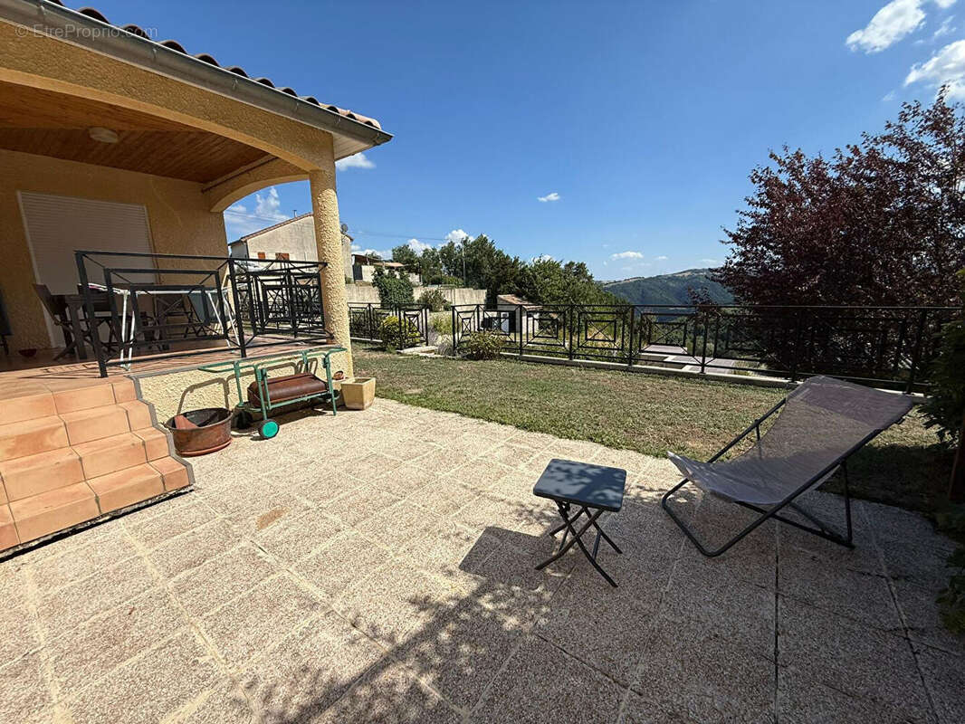 Maison à SAINT-JEAN-DE-MUZOLS