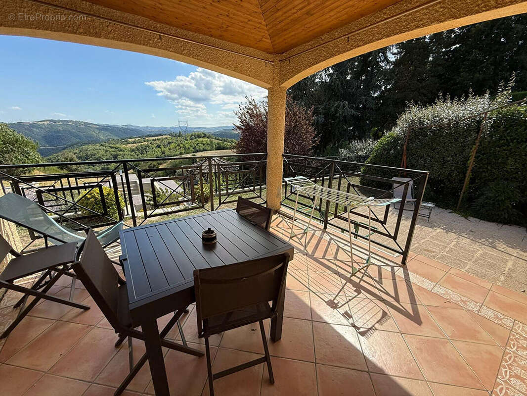 Maison à SAINT-JEAN-DE-MUZOLS