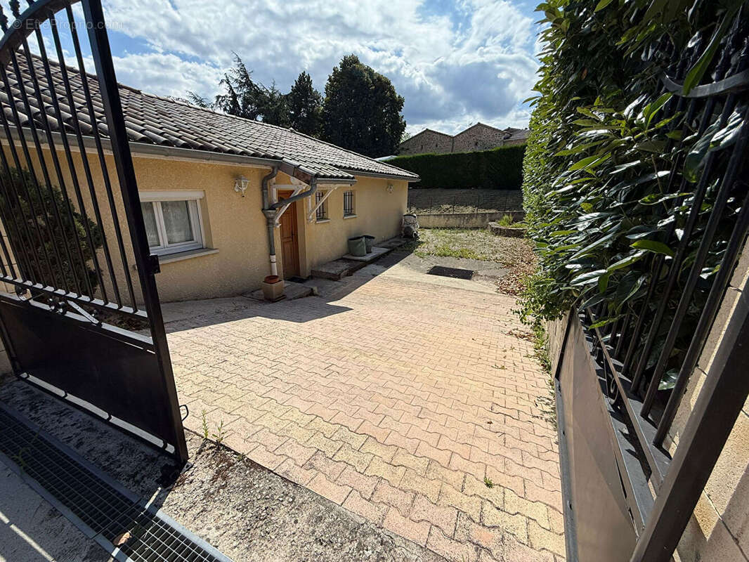 Maison à SAINT-JEAN-DE-MUZOLS