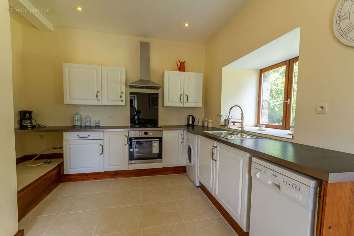 Maison à SAINT-QUENTIN-LES-CHARDONNETS