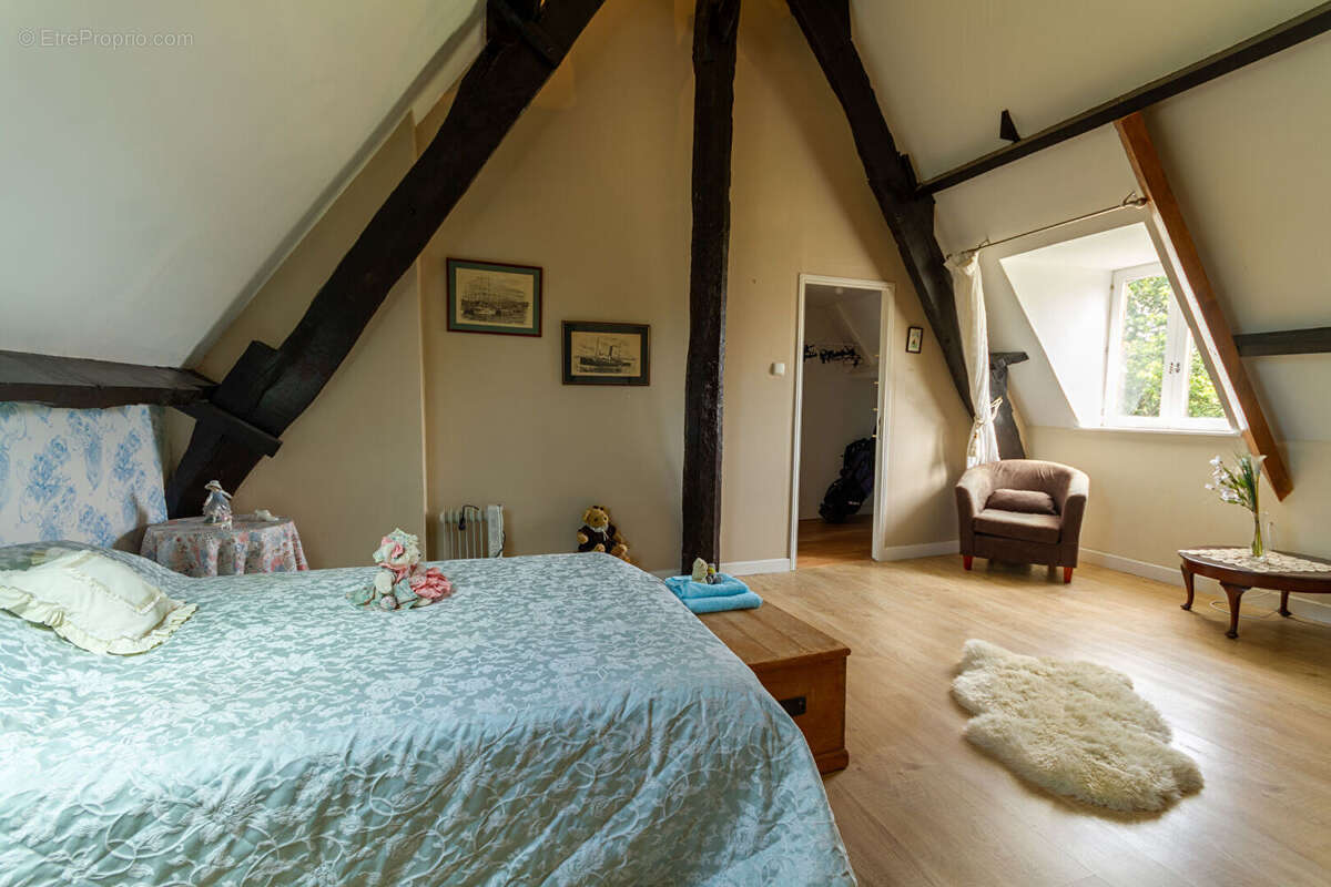 Maison à SAINT-QUENTIN-LES-CHARDONNETS