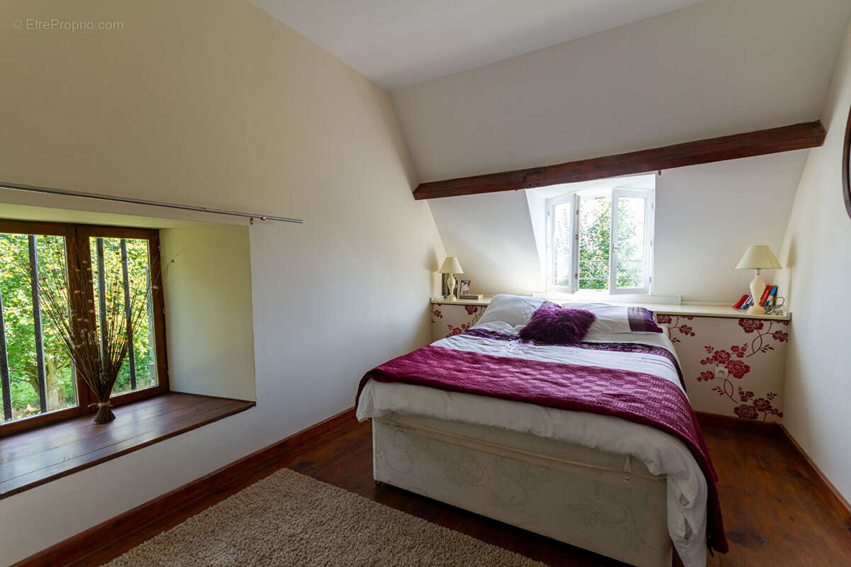 Maison à SAINT-QUENTIN-LES-CHARDONNETS