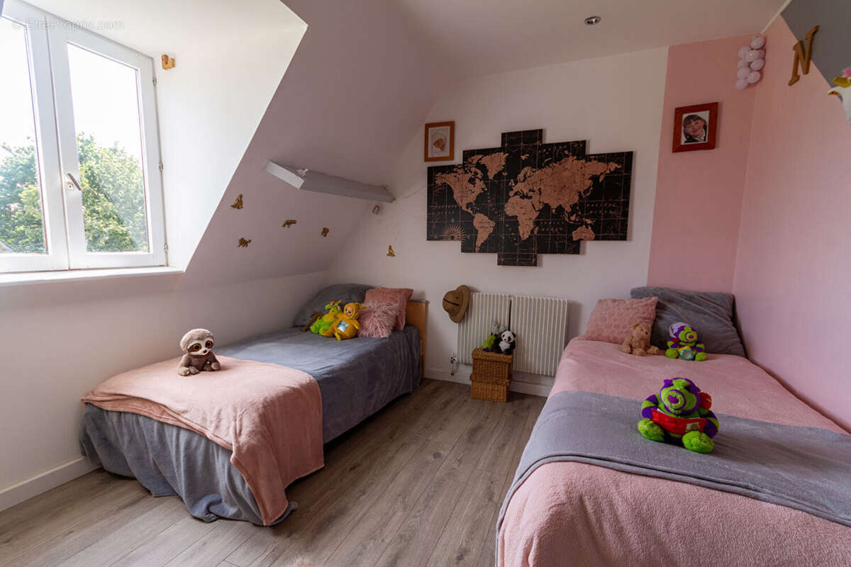 Maison à SAINT-QUENTIN-LES-CHARDONNETS