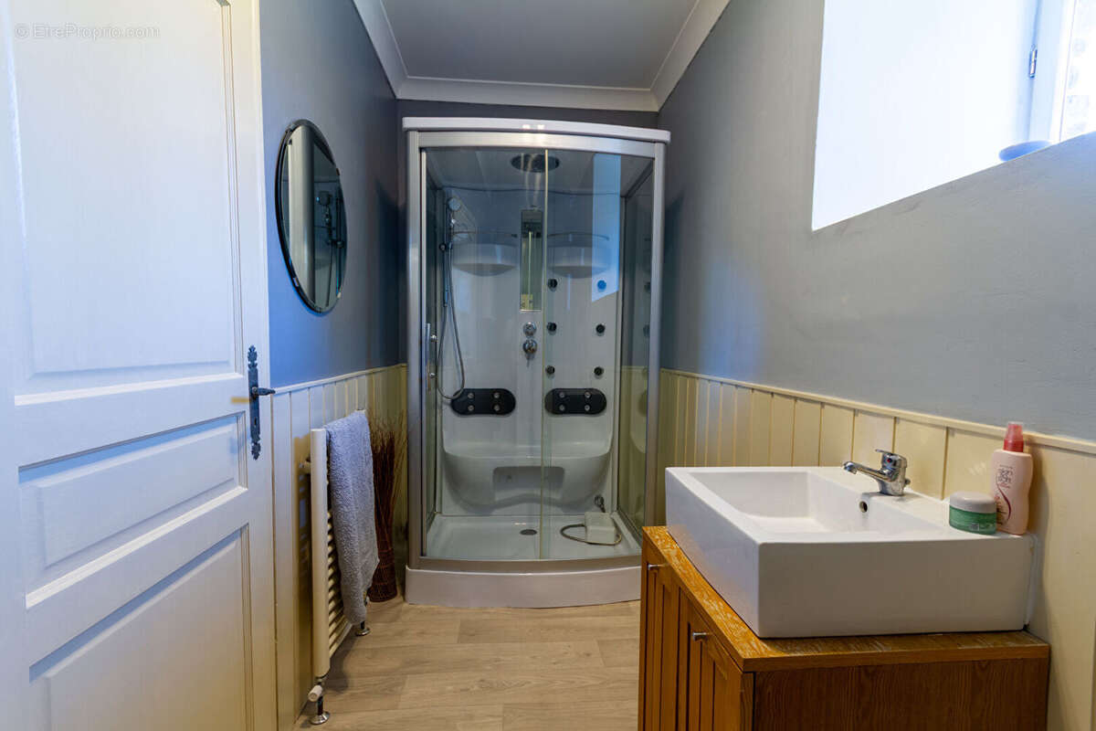 Maison à SAINT-QUENTIN-LES-CHARDONNETS