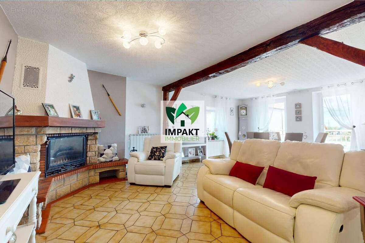 Maison à LACHAPELLE-SOUS-CHAUX