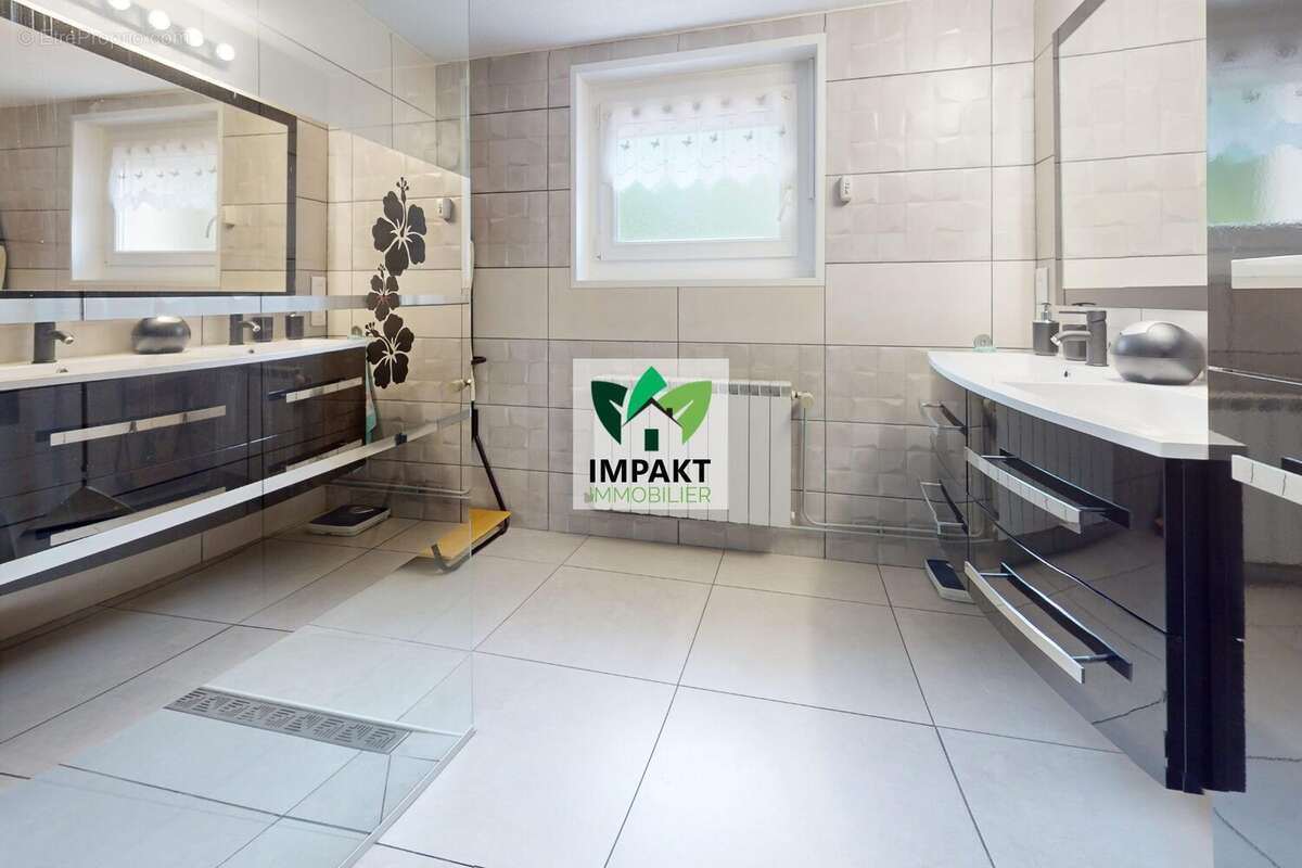 Maison à LACHAPELLE-SOUS-CHAUX