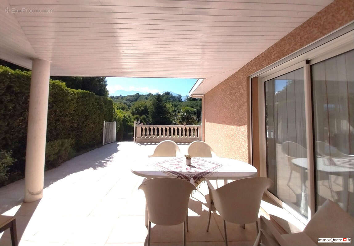 Maison à SAINT-NAZAIRE-LES-EYMES