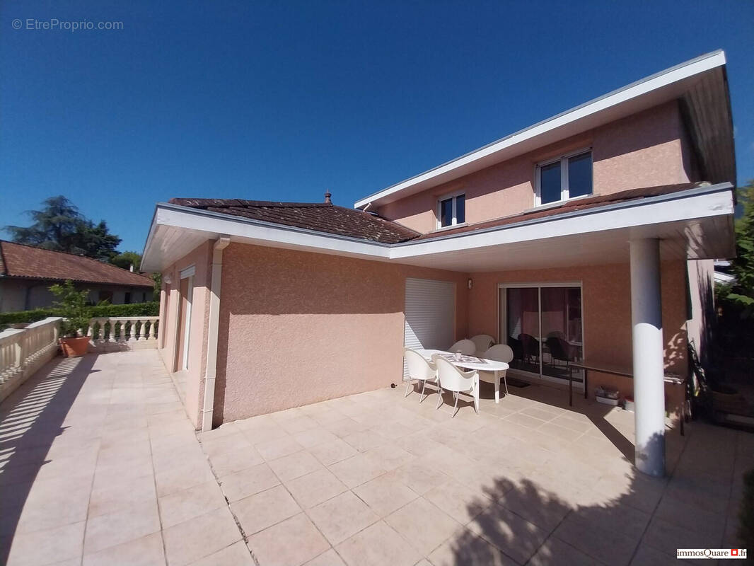 Maison à SAINT-NAZAIRE-LES-EYMES