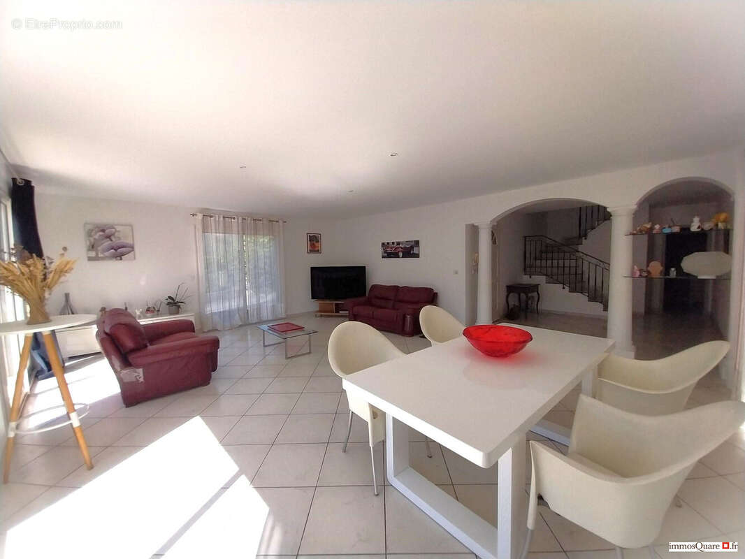 Maison à SAINT-NAZAIRE-LES-EYMES