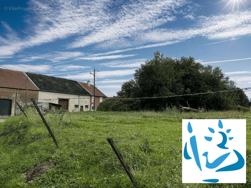 Terrain à PUILLY-ET-CHARBEAUX