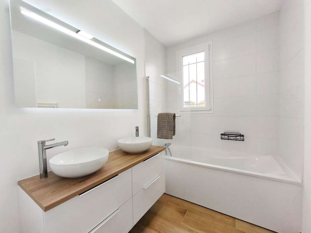 Maison à VIENNE-EN-VAL