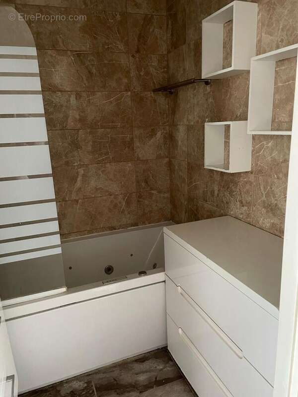 Photo 8 - Appartement à CALUIRE-ET-CUIRE