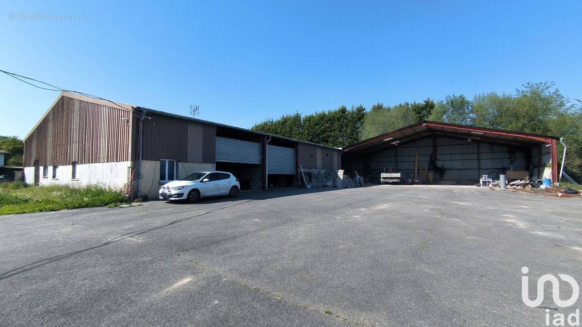 Photo 1 - Commerce à LABATUT