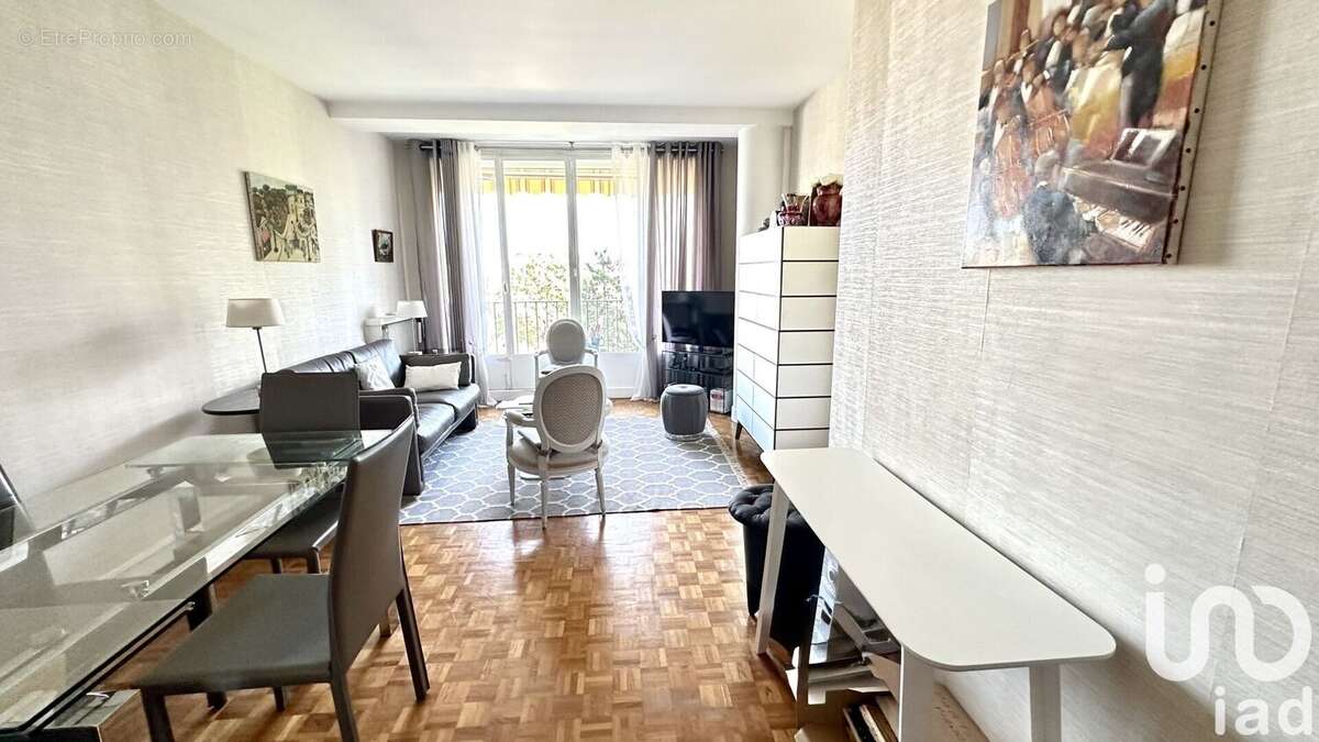 Photo 2 - Appartement à COURBEVOIE