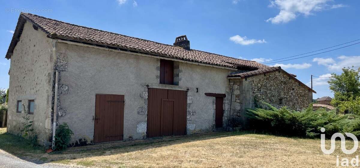 Photo 2 - Maison à MILHAC-DE-NONTRON