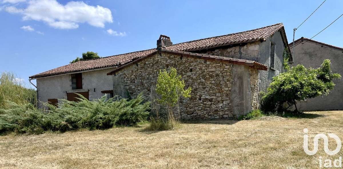 Photo 3 - Maison à MILHAC-DE-NONTRON