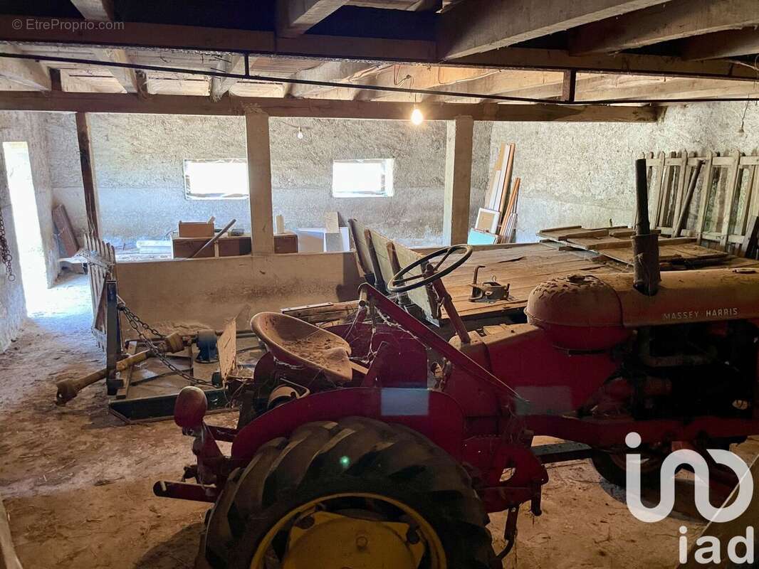 Photo 8 - Maison à MILHAC-DE-NONTRON