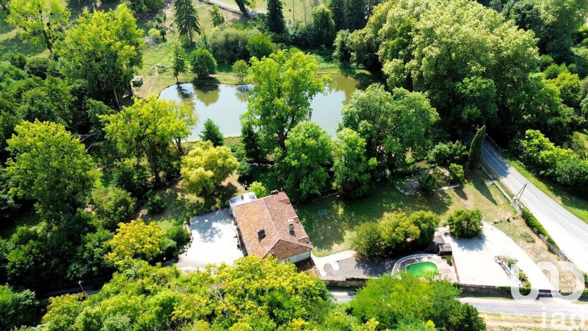 Photo 2 - Maison à LUSSAC-LES-CHATEAUX