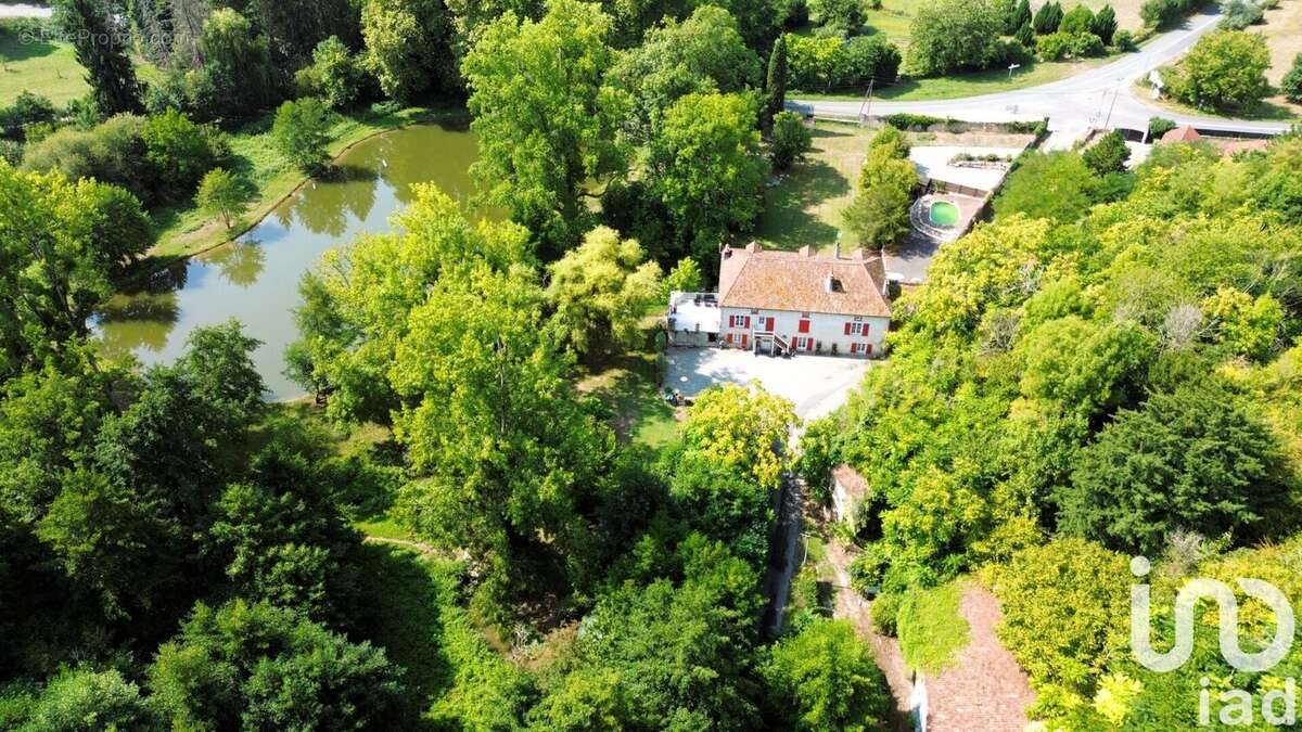 Photo 3 - Maison à LUSSAC-LES-CHATEAUX
