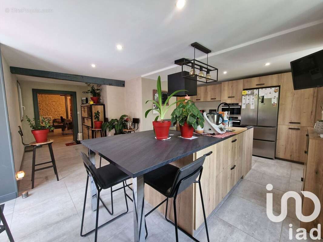 Photo 4 - Maison à LUSSAC-LES-CHATEAUX