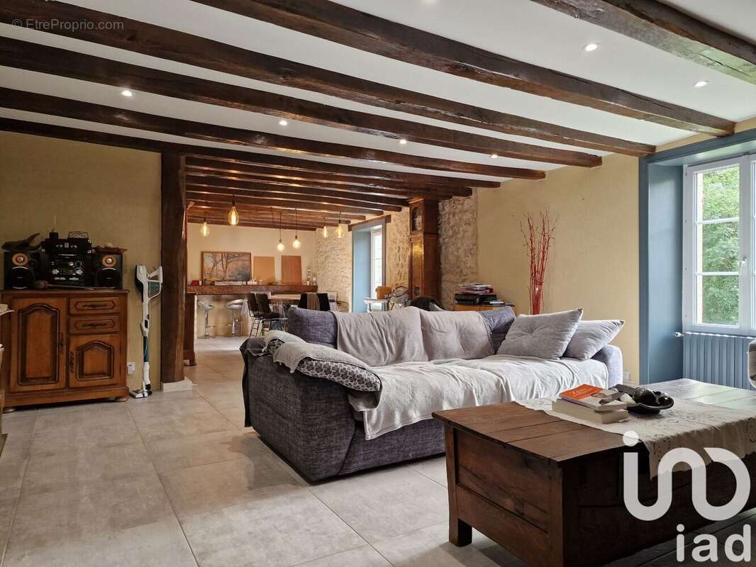 Photo 5 - Maison à LUSSAC-LES-CHATEAUX