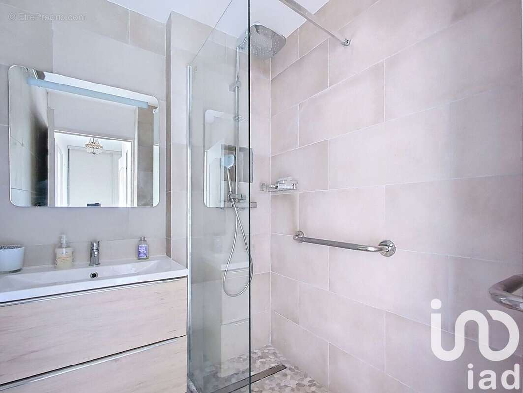 Photo 7 - Appartement à VILLEURBANNE