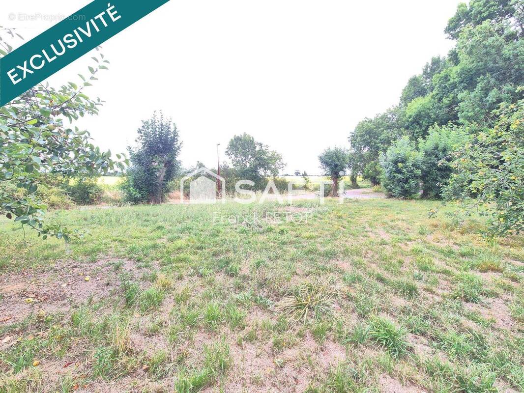 Photo 1 - Terrain à SAINT-CYR-EN-TALMONDAIS