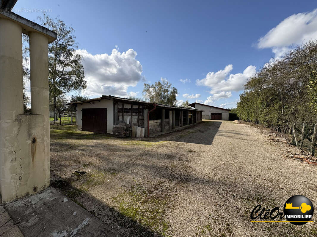 Maison à SAVIGNY-SUR-SEILLE