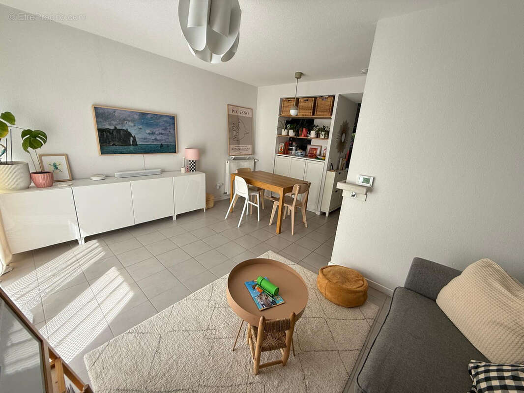 Maison à PAREMPUYRE