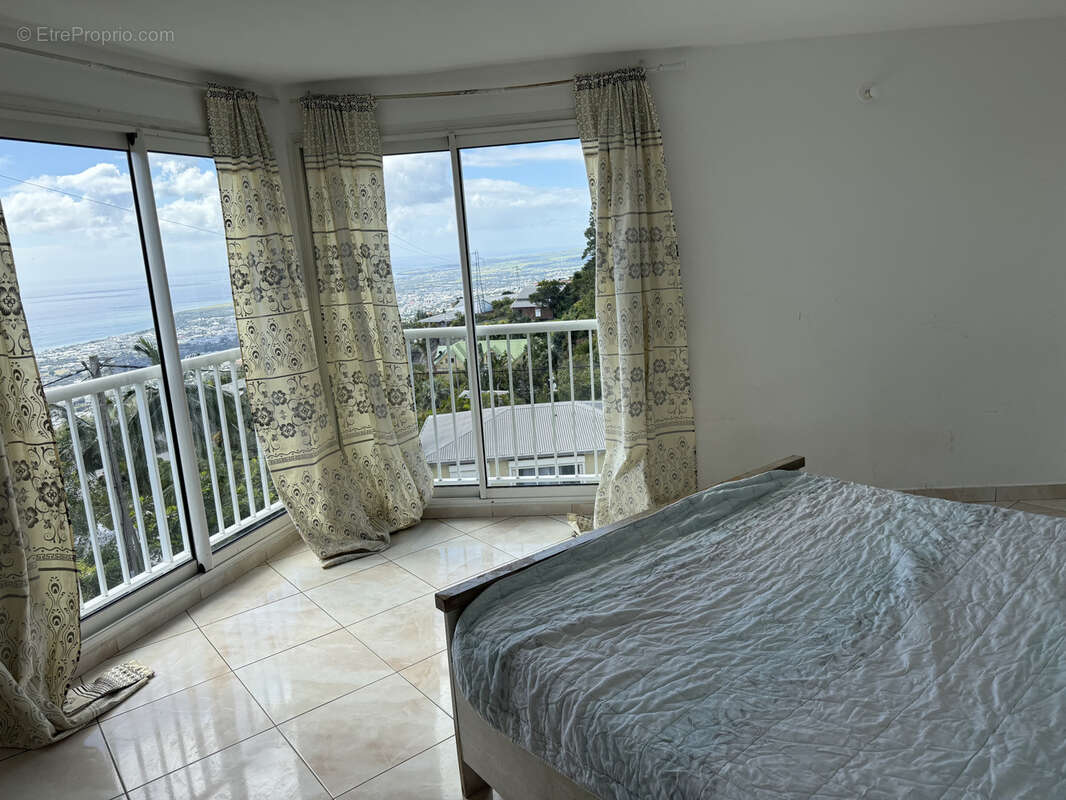 Appartement à SAINT-DENIS