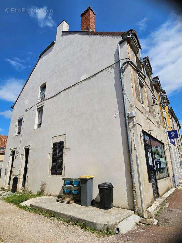 Appartement à MIREBEAU-SUR-BEZE