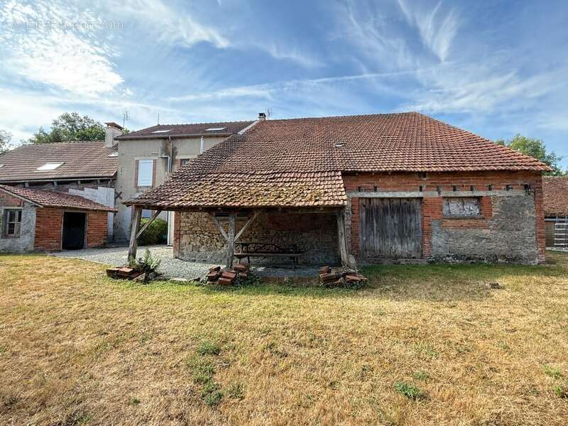 Maison à LE BOURG-D'HEM